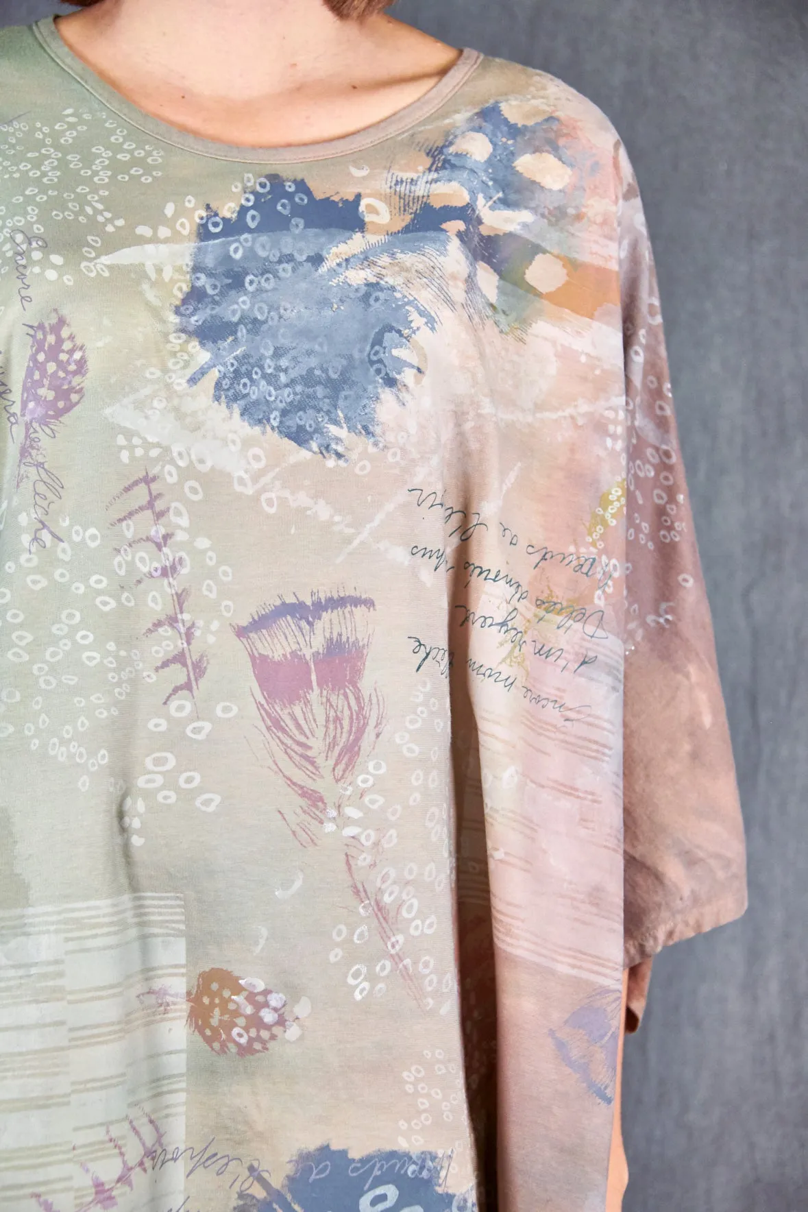 1255HD Art Tee Algae/Earth Feather Winds