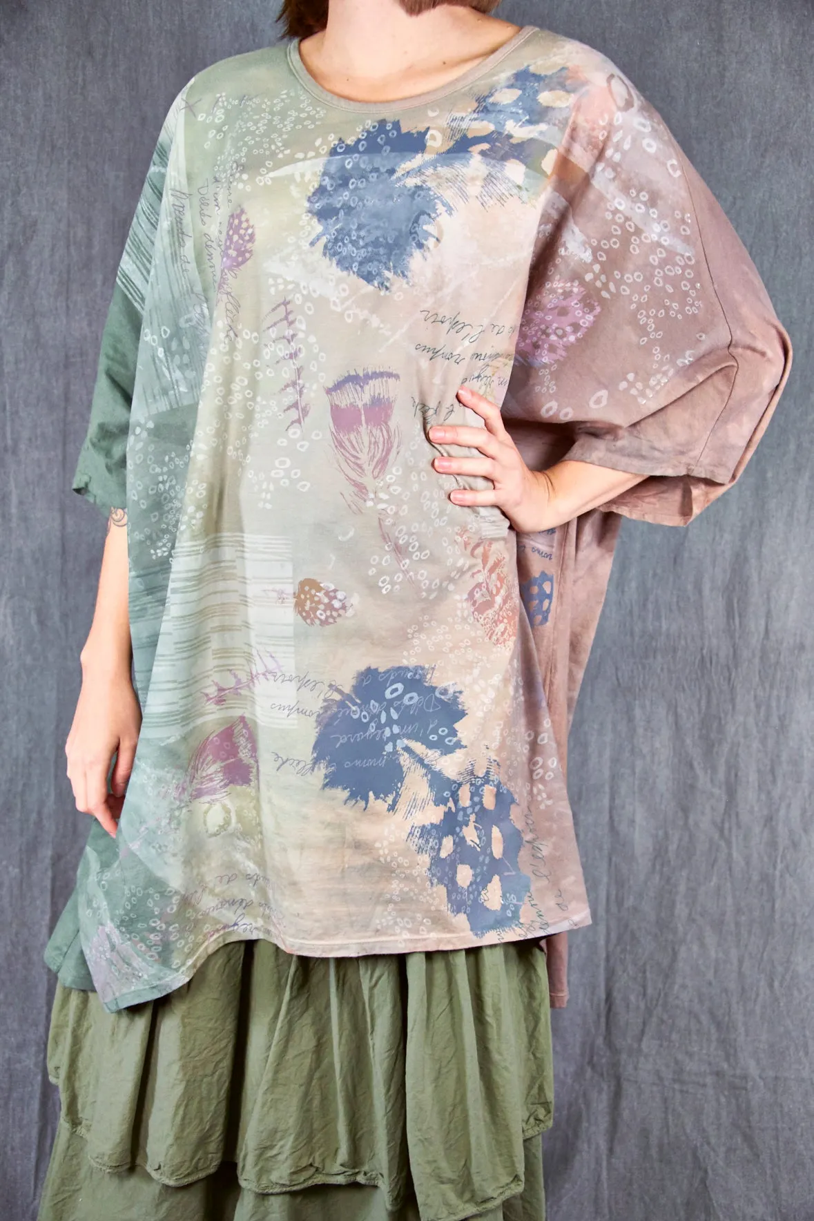 1255HD Art Tee Algae/Earth Feather Winds
