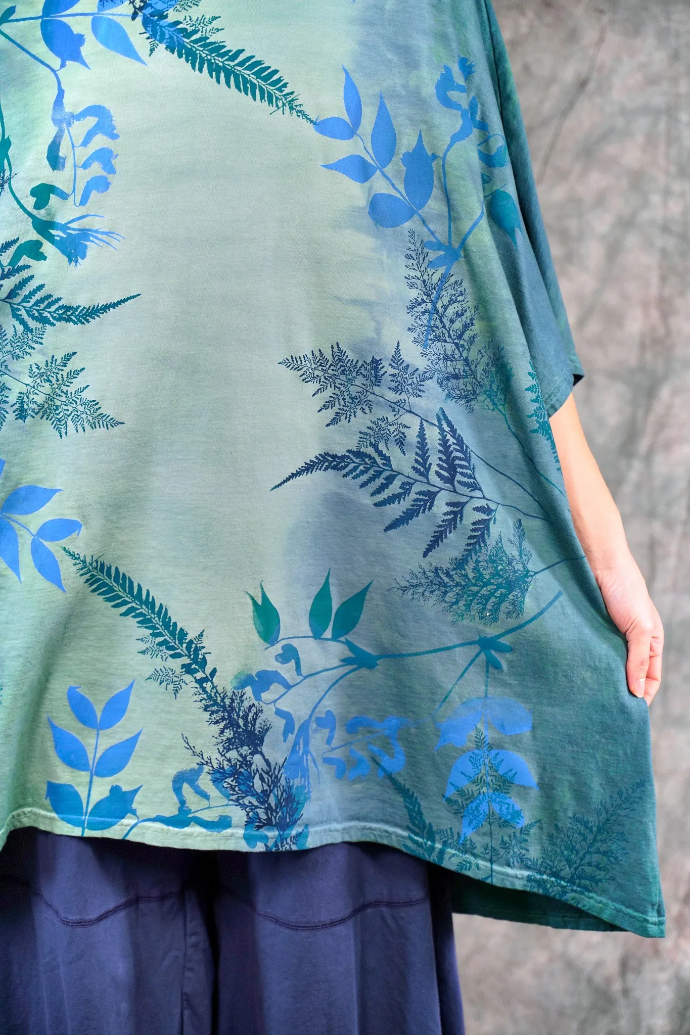 1255HD Art Tee Bluegreen Seas