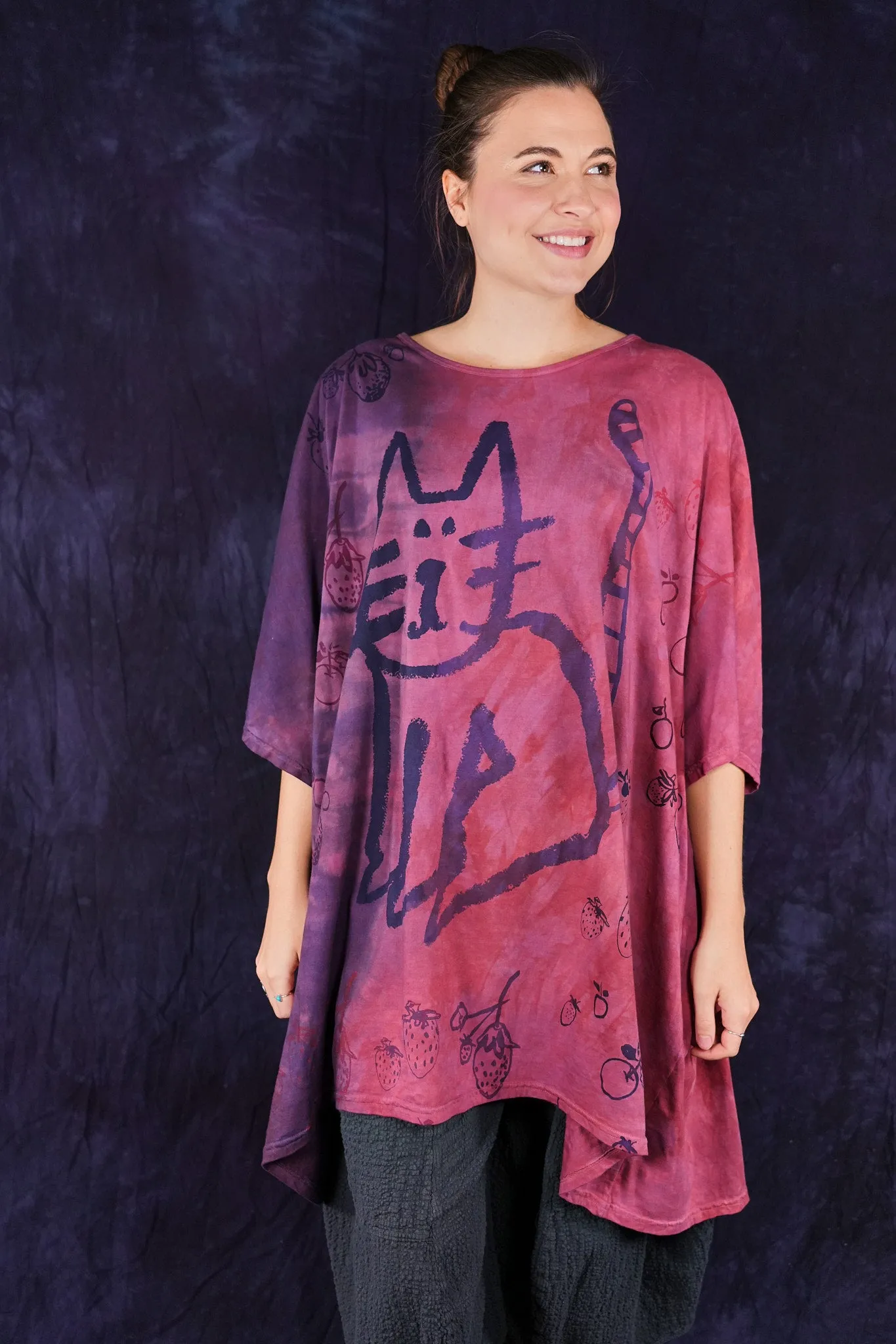 1255HD Art Tee Strawberry Cat Ombre