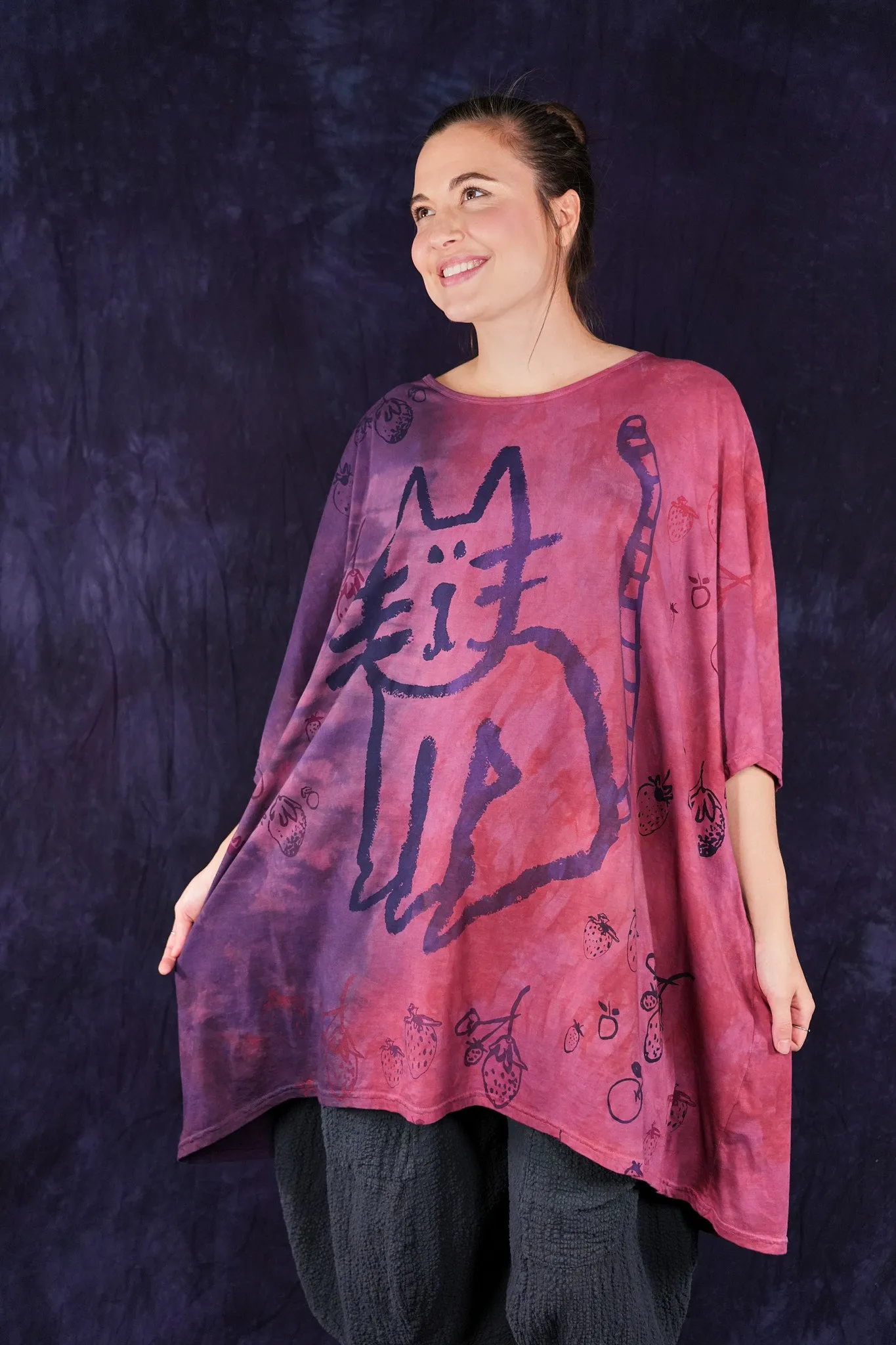 1255HD Art Tee Strawberry Cat Ombre