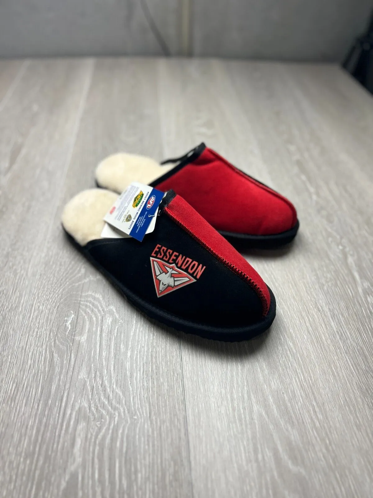 AFL Team Kicks Essendon Bombers Merino Wool Slippers Size US W 12.5 / M 11.5