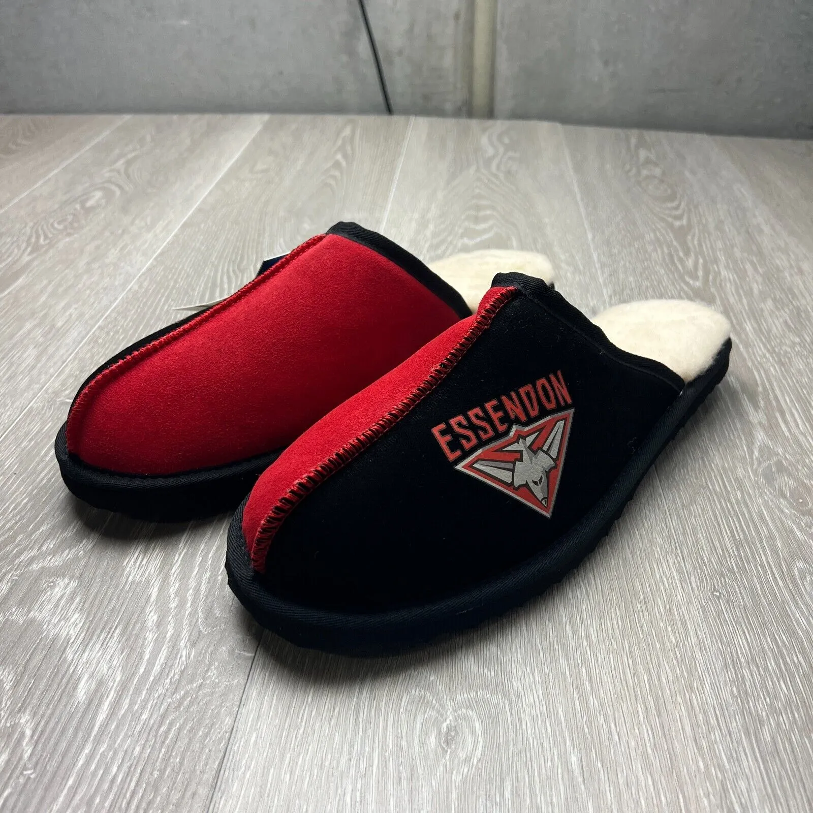 AFL Team Kicks Essendon Bombers Merino Wool Slippers Size US W 12.5 / M 11.5