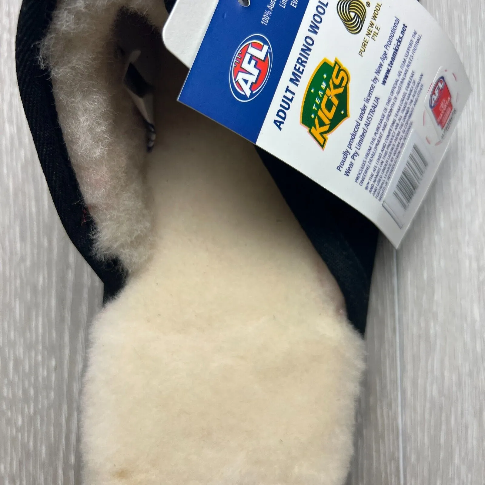AFL Team Kicks Essendon Bombers Merino Wool Slippers Size US W 12.5 / M 11.5