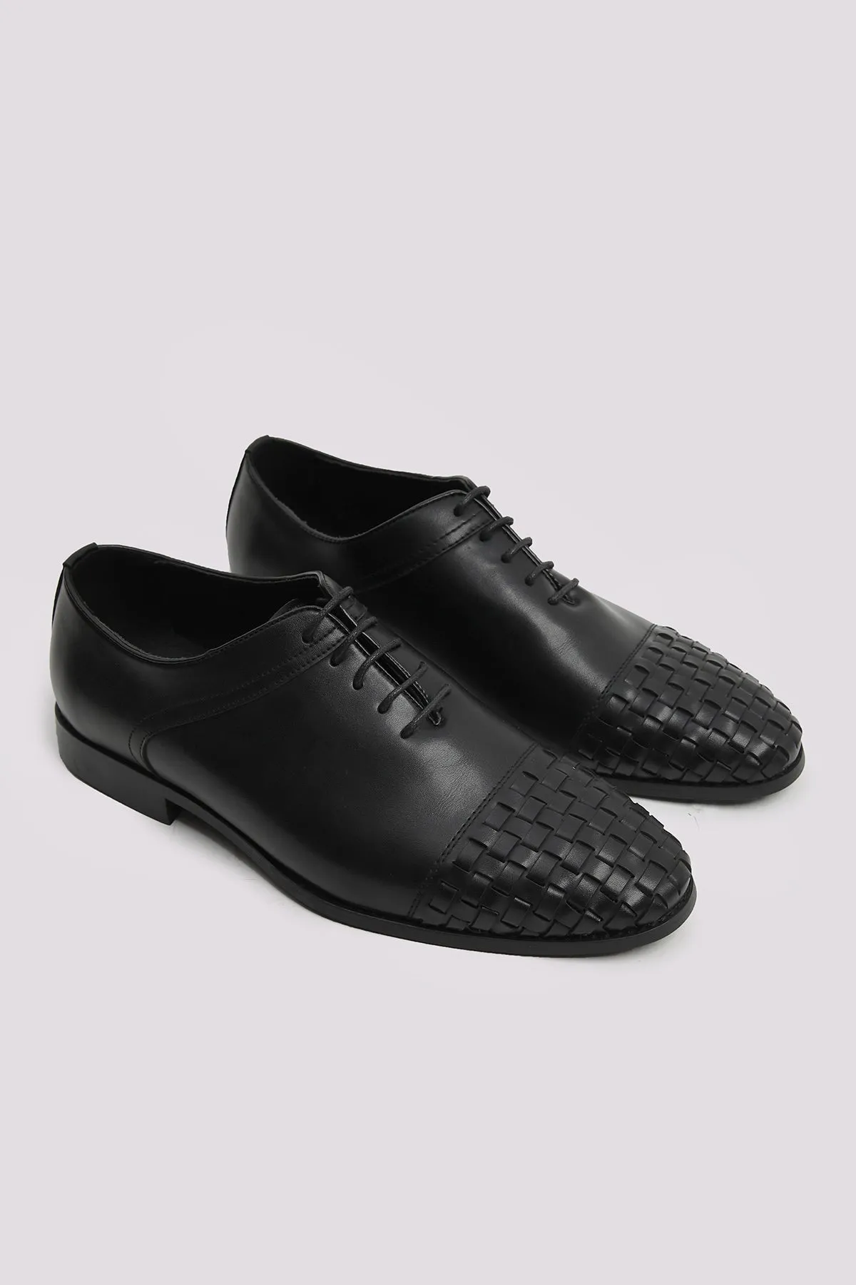BLACK TOE BRIADED SHOES
