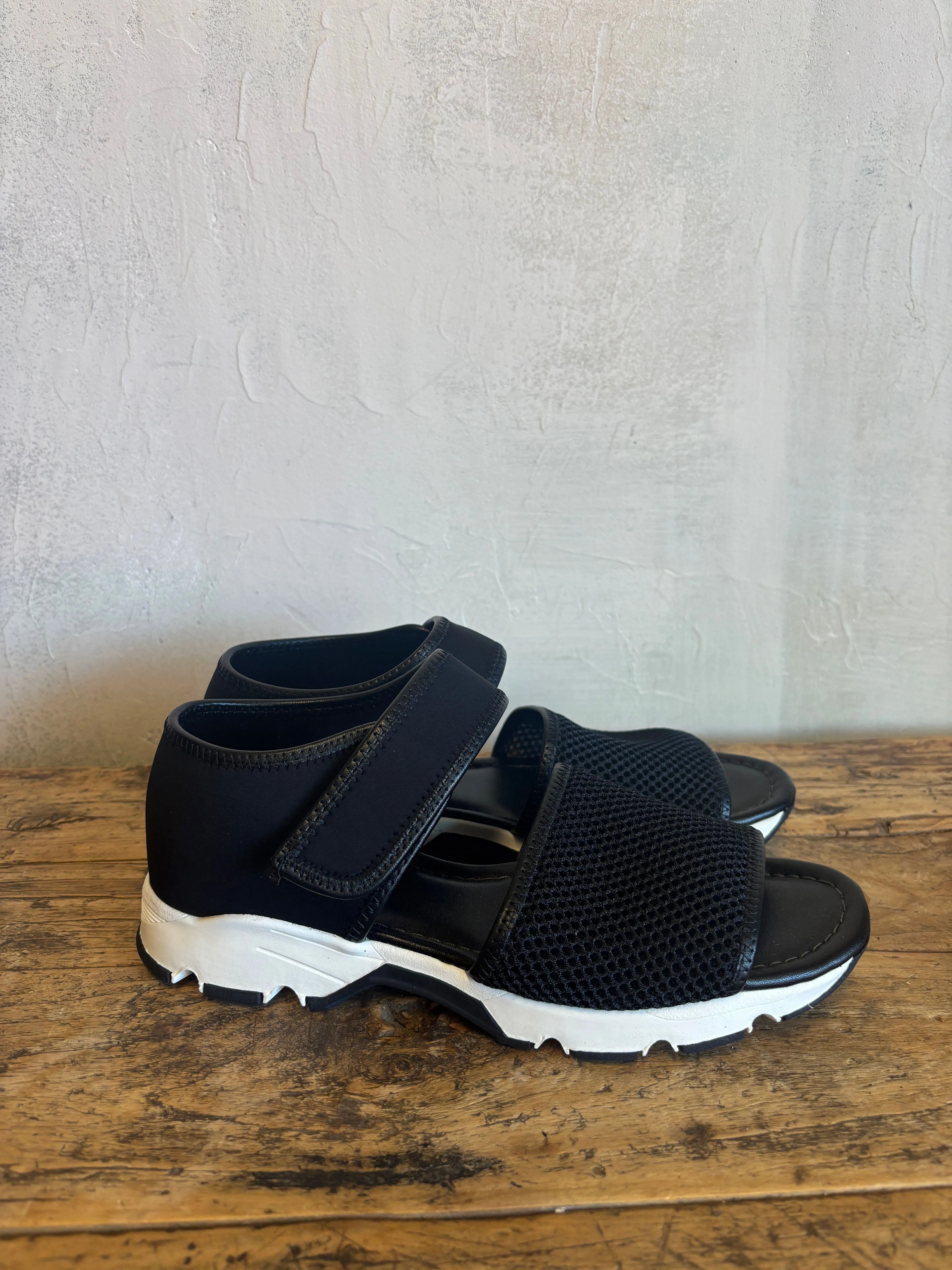 Easy Mesh OT in Black