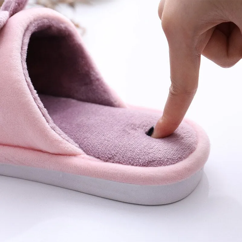 Fuzzy Plush Women's Cat Themed Slippers.