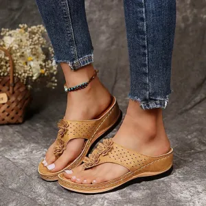 GS Bloem Slipper | Casual slippers met verhoogde hak en bloem detail voor dames