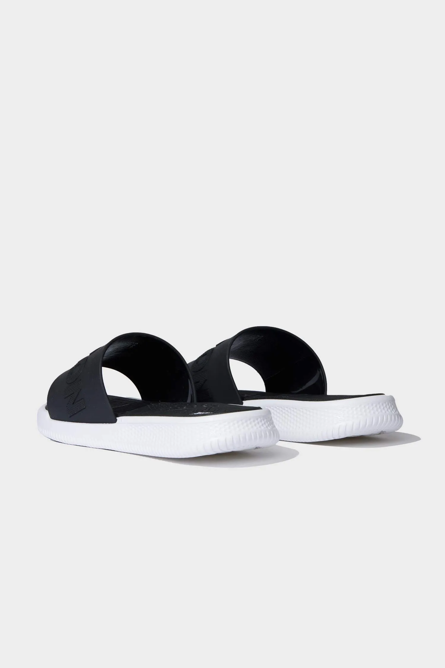 Man Flat Base Single Band Faux Leather Slippers