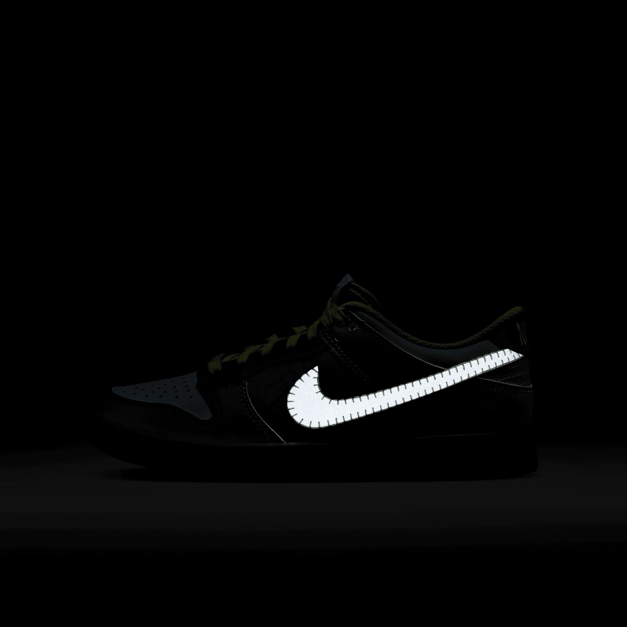 NIKE DUNK LOW BG