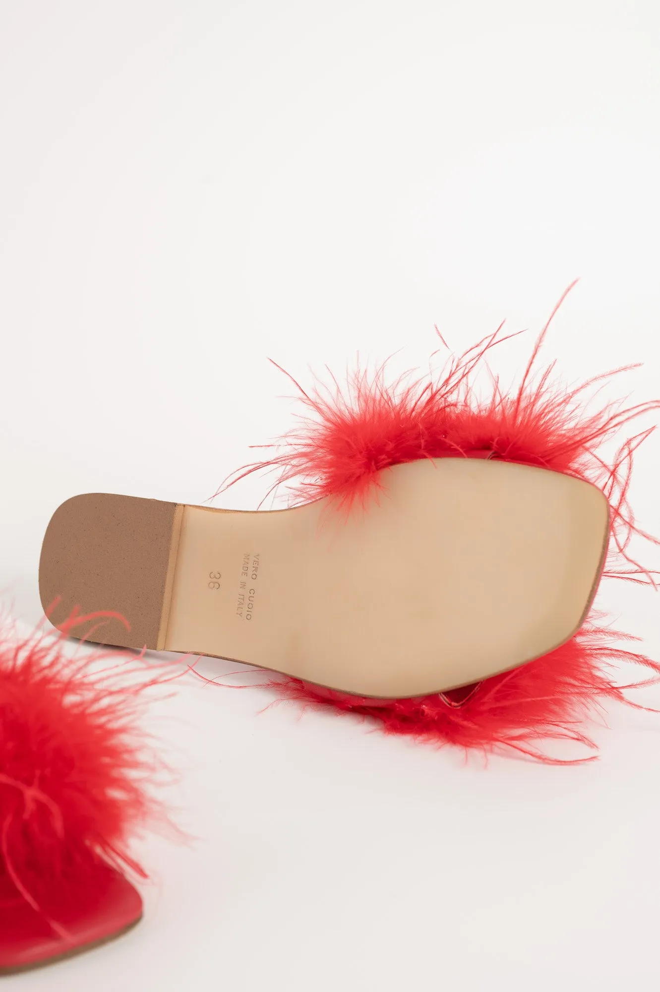 Sandal Louise 084 | Rött Skinn & Fjädrar