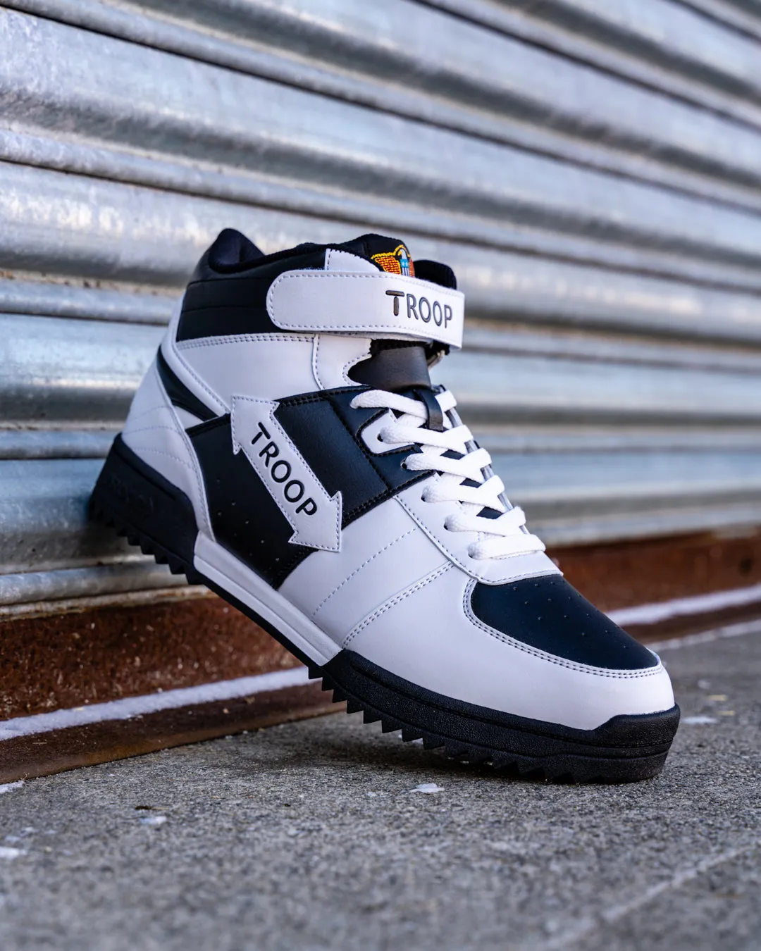 Troop Crown Mid Ripple Black/White
