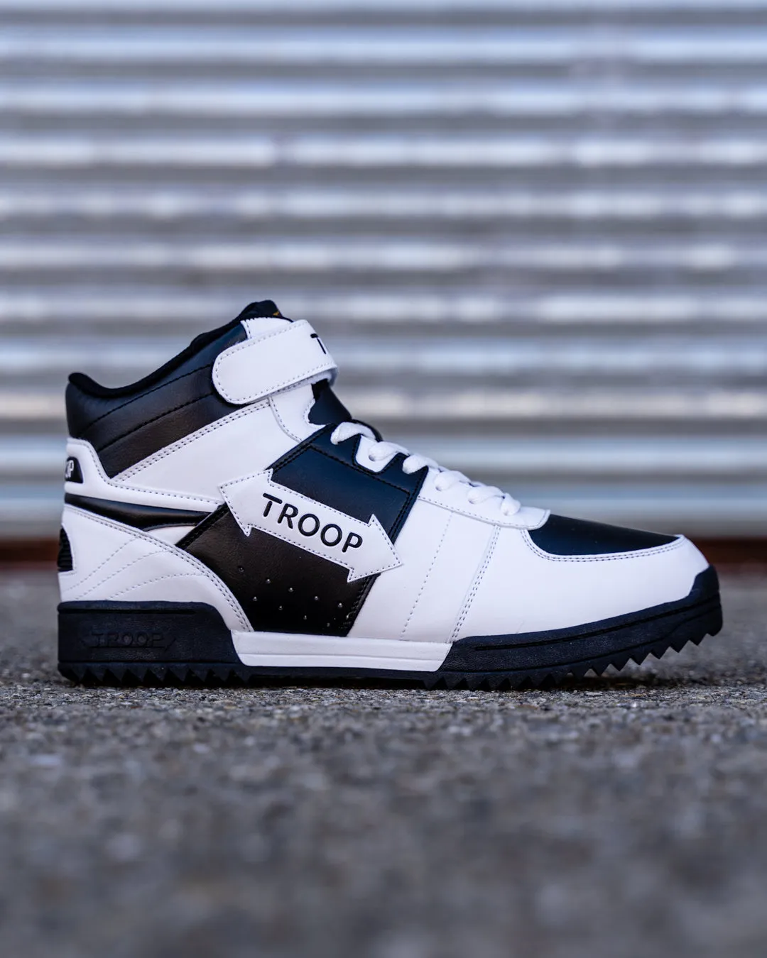 Troop Crown Mid Ripple Black/White