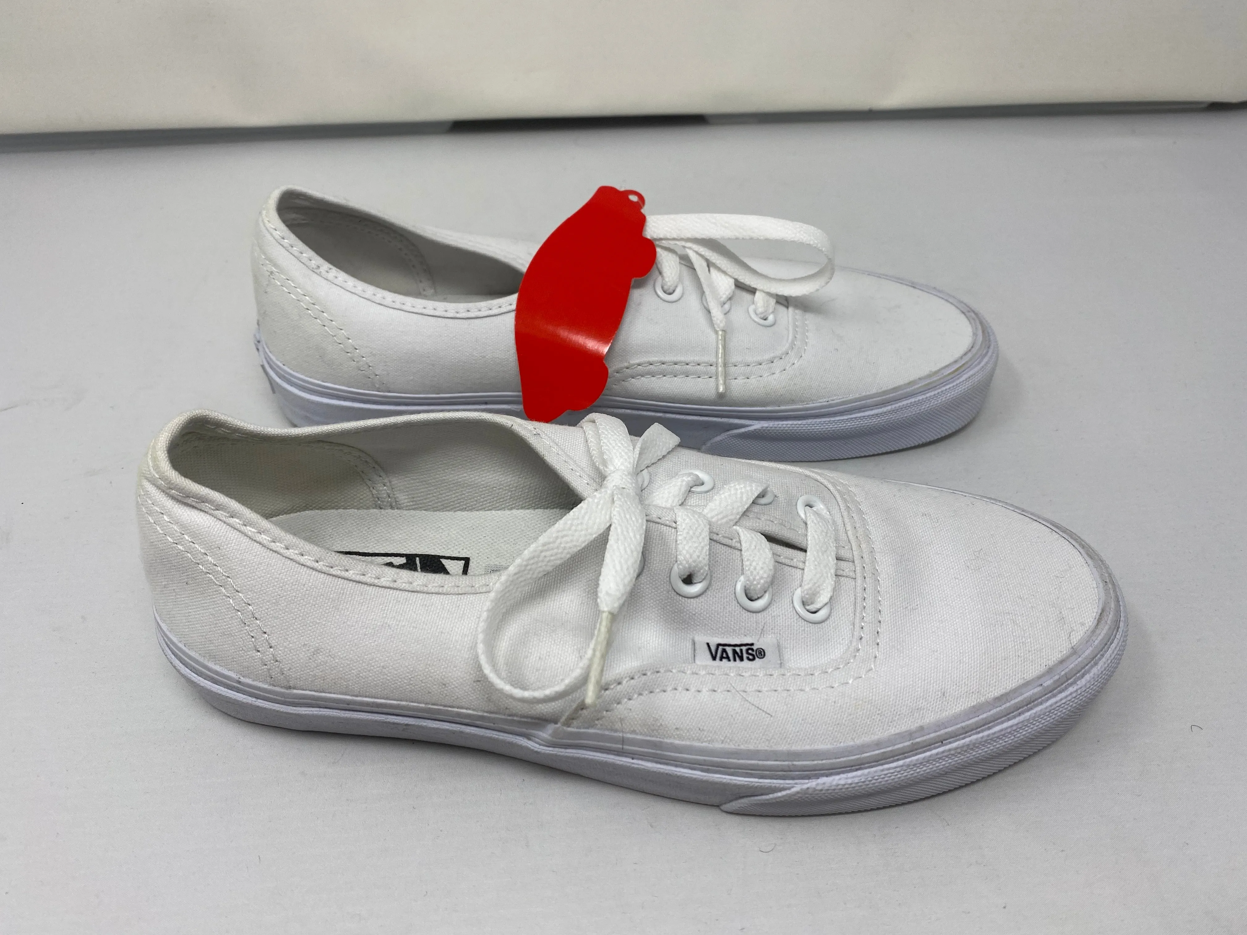 VANS White Canvas Basic Sneaker