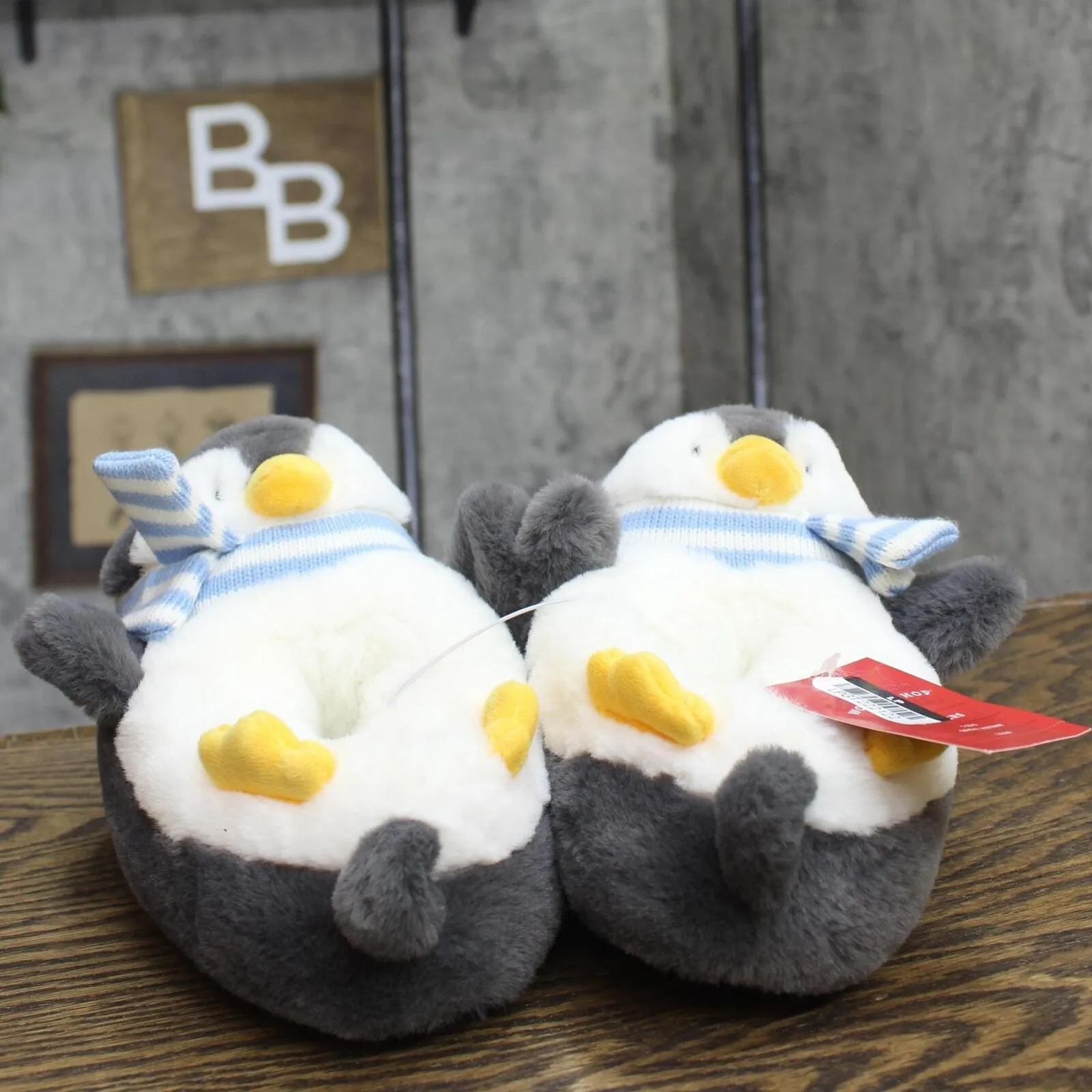 Wondershop Kids Girls Boys Holiday Penguin Character Slippers Gray S (13-1)