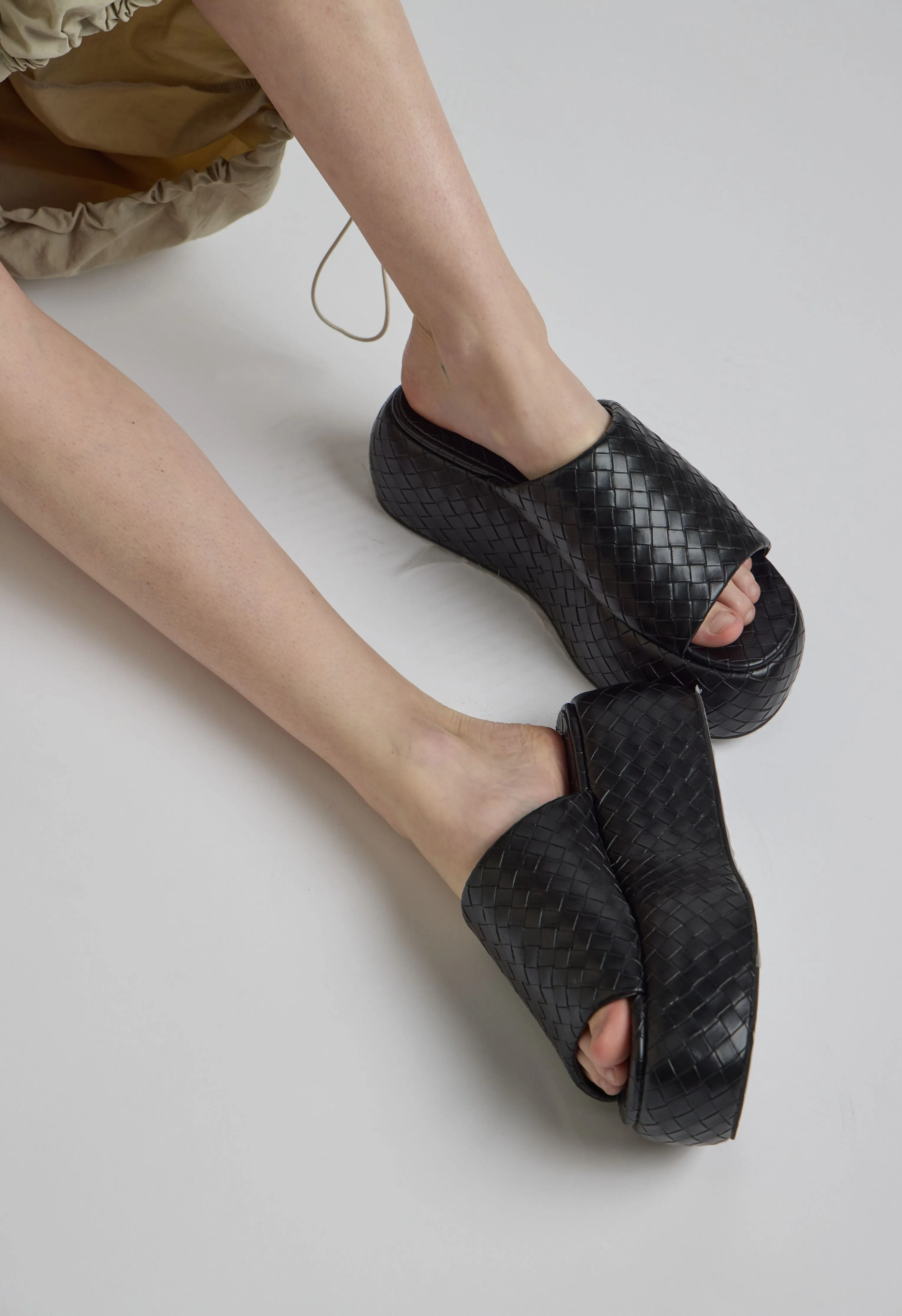 Woven Cloudy Platform in Black